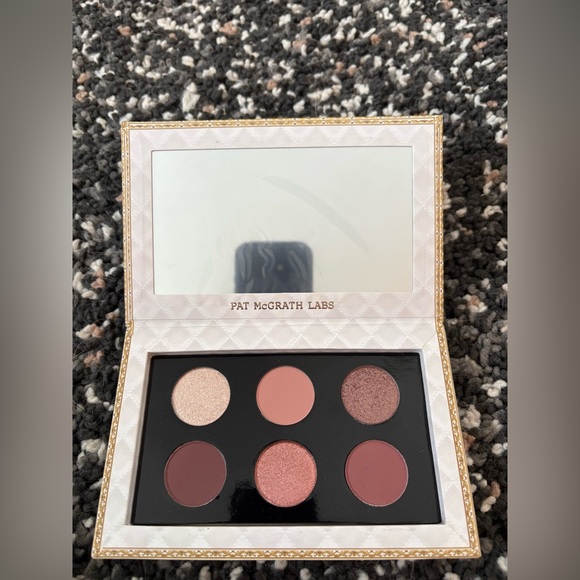 Pat McGrath Mothership iconic infatuation Eyeshadow Palette - Pink and Gold Tone - Picture 4 of 6